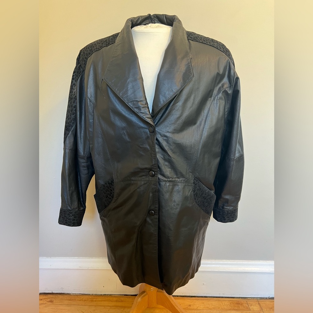 Vintage Wilson’s Black Leather Coat Women’s Large with Design Sleeves